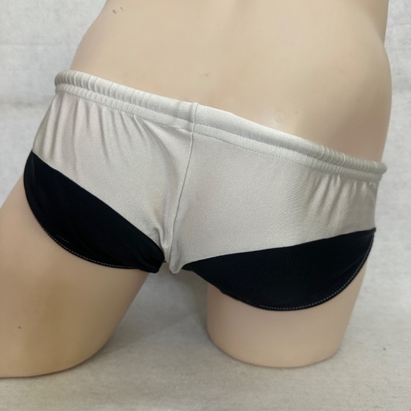 N2N Bodywear Low Rise Swimsuit 32-40" waist Gently worn Nylon / spandex - Picture 3 of 4